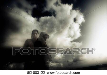 Stock Image - Figuras en la noche. Conceptual: duda, pesadilla.. Fotosearch