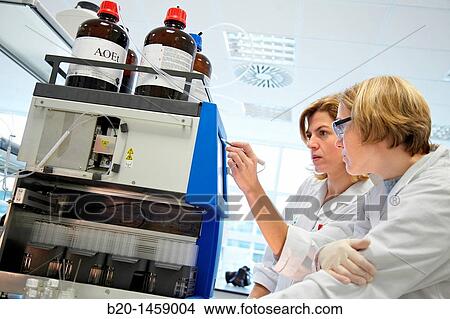 Picture - Flash chromatography, method used to purify individual chemical compounds from mixtures of compounds which differ in polarity, synthesis lab, IkerChem research lab, design and synthesis of new chemical entities with therapeutic applications in oncology. Fotosearch