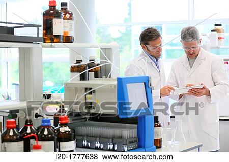 Stock Photo - Flash chromatography, method used to purify individual chemical compounds from mixtures of compounds which differ in polarity, Shynthesis Lab, Research Laboratory, R&D+i, Ikerchem, Donostia, San Sebastian, Gipuzkoa, Basque Country, Spain. Fotosearch