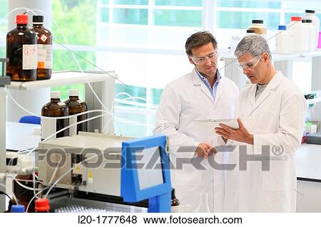 Stock Photo - Flash chromatography, method used to purify individual chemical compounds from mixtures of compounds which differ in polarity, Shinthesis Lab, Research Laboratory, R&D+i, Ikerchem, Donostia, San Sebastian, Gipuzkoa, Basque Country, Spain. Fotosearch