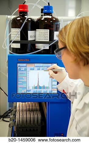 Flash chromatography, method used to purify individual chemical compounds from mixtures of compounds which differ in polarity, synthesis lab, IkerChem research lab, design and synthesis of new chemical entities with therapeutic applications in oncology View Large Photo Image Stock Photograph - Flash chromatography, method used to purify individual chemical compounds from mixtures of compounds which differ in polarity, synthesis lab, IkerChem research lab, design and synthesis of new chemical entities with therapeutic applications in oncology. Fotosearch