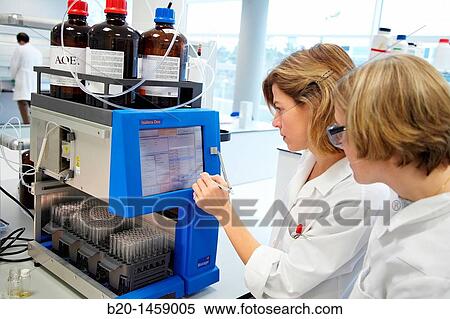 Flash chromatography, method used to purify individual chemical compounds from mixtures of compounds which differ in polarity, synthesis lab, IkerChem research lab, design and synthesis of new chemical entities with therapeutic applications in oncology View Large Photo Image Stock Photography - Flash chromatography, method used to purify individual chemical compounds from mixtures of compounds which differ in polarity, synthesis lab, IkerChem research lab, design and synthesis of new chemical entities with therapeutic applications in oncology. Fotosearch