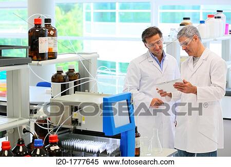 Stock Photography - Flash chromatography, method used to purify individual chemical compounds from mixtures of compounds which differ in polarity, Shinthesis Lab, Research Laboratory, R&D+i, Ikerchem, Donostia, San Sebastian, Gipuzkoa, Basque Country, Spain. Fotosearch