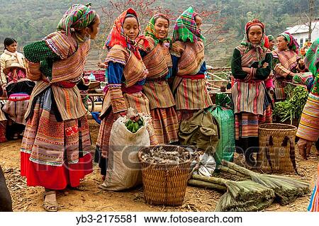 Stock Image - Flower Hmong People At The Ethnic Market In Can Cau, Lao Cai Province, Vietnam.. Fotosearch