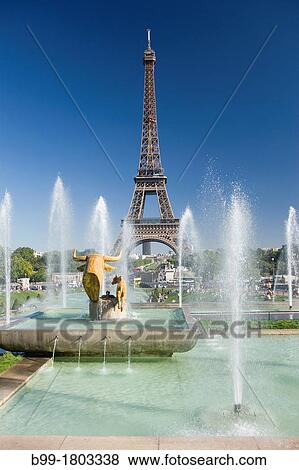 Fontaine de Varsovie, Trocadero, Palais de Chaillot, Eiffel Tower, Paris, France View Large Photo Image Stock Photo - Fontaine de Varsovie, Trocadero, Palais de Chaillot, Eiffel Tower, Paris, France. Fotosearch