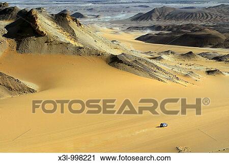 Four wheel drive car in Sahara desert View Large Photo Image Stock Image - Four wheel drive car in Sahara desert. Fotosearch