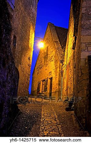 France, Dordogne, Beynac-et- Cazenac in Dordogne Valley View Large Photo Image Stock Photography - France, Dordogne, Beynac-et- Cazenac in Dordogne Valley. Fotosearch