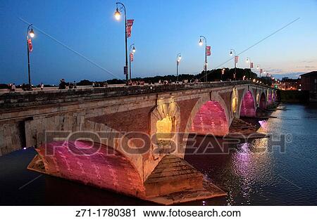 Stock Image - France, Midi-Pyr? n? es, Toulouse, Pont Neuf, bridge, Garonne River,. Fotosearch
