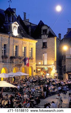Stock Image - France, P? rigord, Sarlat-la-Can? da, Place de la Libert?, night, people, street caf? s.. Fotosearch