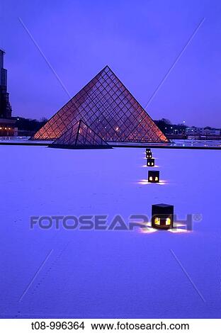 Picture - france, paris: pyramide du louvre sous la neige. Fotosearch