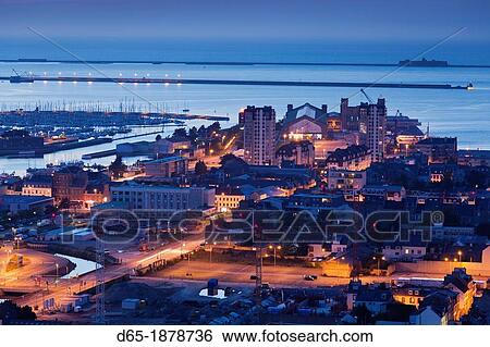 Francia Normandia Region Departamento Manche Cherbourg Octeville Elevado Cherbourg Opinion De La Ciudad De El Fortaleza Du Roule Anochecer Coleccion De Fotografia D65 Fotosearch