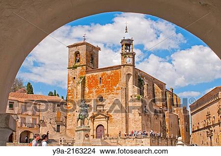 Picture - Francisco Pizarro, Peru conqueror, Memorial and visitors at Trujillo, Caceres, Extremadura, Spain.. Fotosearch