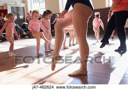 Group of 3 year old girls in ballet class, dressed in pink leotards View Large Photo Image Picture - Group of 3 year old girls in ballet class, dressed in pink leotards. Fotosearch