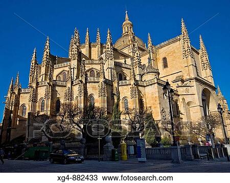 Stock Image - Header with flying buttresses, pinnacles and tower of the dome of the cathedral of Segovia, late Gothic, sixteenth century - Castilla-Le? n - Spain. Fotosearch