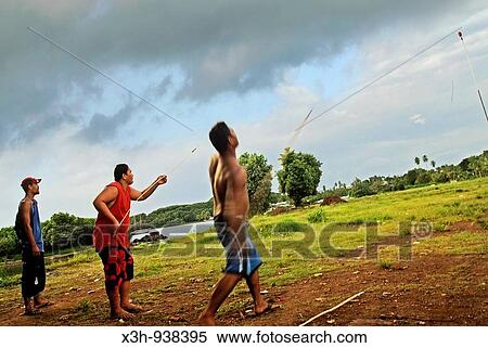 hommes lancant un javelot, Tahiti, iles de la Societe, archipel de la Polynesie francaise, ocean pacifique sud View Large Photo Image Stock Photography - hommes lancant un javelot, Tahiti, iles de la Societe, archipel de la Polynesie francaise, ocean pacifique sud. Fotosearch