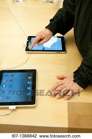 I-Pad 2, Apple Retail Store, 5th Avenue, New York City, March 5, 2011 View Large Photo Image Stock Image - I-Pad 2, Apple Retail Store, 5th Avenue, New York City, March 5, 2011. Fotosearch