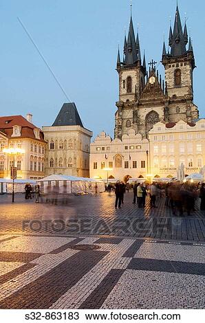 Iglesia de Tyn y Plaza de la Ciudad Vieja; Praga; Republica Checa View Large Photo Image Stock Image - Iglesia de Tyn y Plaza de la Ciudad Vieja; Praga; Republica Checa. Fotosearch
