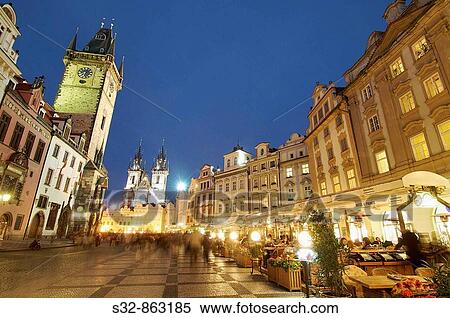 Iglesia de Tyn y torre del ayuntamiento en Plaza de la Ciudad Vieja; Praga; Republica Checa View Large Photo Image Stock Photography - Iglesia de Tyn y torre del ayuntamiento en Plaza de la Ciudad Vieja; Praga; Republica Checa. Fotosearch