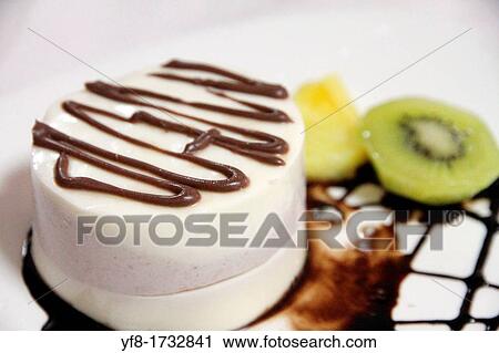 Individual tart with kiwi fruit View Large Photo Image Stock Image - Individual tart with kiwi fruit. Fotosearch