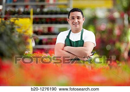 Stock Image - Inmigrante hondureo trabajando en Espaa, jardinero, Garden center.. Fotosearch