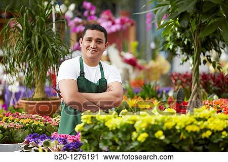 Stock Image - Inmigrante hondureo trabajando en Espaa, jardinero, Garden center.. Fotosearch