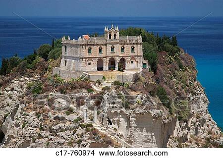 Italien, Kalabrien, I-Tropea, Provinz Vibo Valentia, Felsen Isola Bella, Sandsteinfelsen, Kirche Santa Maria dell Isola View Large Photo Image Picture - Italien, Kalabrien, I-Tropea, Provinz Vibo Valentia, Felsen Isola Bella, Sandsteinfelsen, Kirche Santa Maria dell Isola. Fotosearch