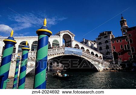 Stock Image - ITALY, VENICE, GRAND CANAL, RIALTO BRIDGE, GONDOLA.. Fotosearch