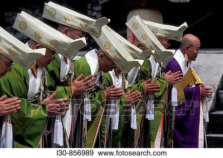 Stock Photo - Jodo bouddhist sect, Chion-in temple, Kyoto, Japan. Fotosearch