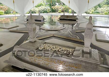 Kuala Lumpur (Malaysia): graves the National Mosque View Large Photo Image Stock Photography - Kuala Lumpur (Malaysia): graves the National Mosque. Fotosearch