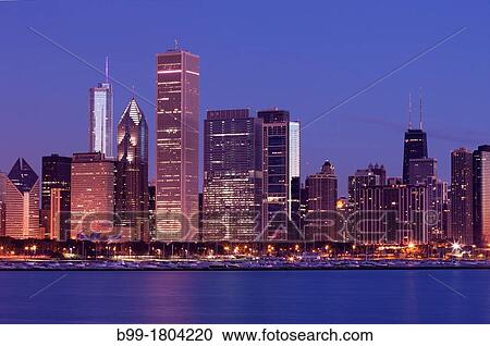 Stock Image - LAKE SHORE SKYLINE DOWNTOWN CHICAGO ILLINOIS USA. Fotosearch