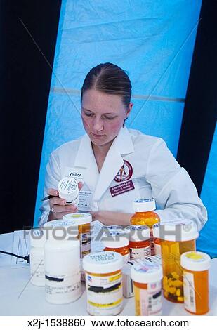 Stock Image - Lansing, Michigan - Members of the Michigan Pharmacists Association collect unwanted or expired prescription and over-the-counter medicines for safe disposal. Fotosearch