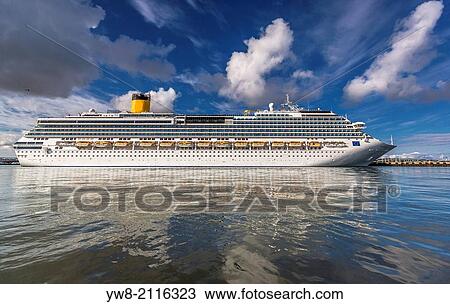 Stock Image - Large Cruise Ship, Reykjavik, Iceland.. Fotosearch