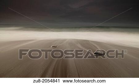 Las olas rompen con fuerza en Azkorri. La fuerte pendiente produce una gran cantidad de espuma que al retirarse juega con las piedras de la orilla para formar caprichosos dibujos. View Large Photo Image Stock Image - Las olas rompen con fuerza en Azkorri. La fuerte pendiente produce una gran cantidad de espuma que al retirarse juega con las piedras de la orilla para formar caprichosos dibujos.. Fotosearch