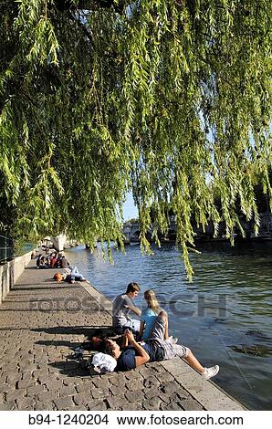 ? le de la Cit?, island in the Seine river. Paris, France. View Large Photo Image Picture - ? le de la Cit?, island in the Seine river. Paris, France.. Fotosearch