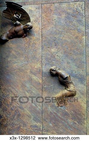 Le porte degli angeli Igor Mitoraj Basilica di Santa Maria degli Angeli e dei Martiri Piazza della Repubblica Rome Italy View Large Photo Image Stock Image - Le porte degli angeli Igor Mitoraj Basilica di Santa Maria degli Angeli e dei Martiri Piazza della Repubblica Rome Italy. Fotosearch