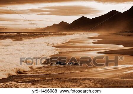 Levers De Soleil Sur Cofete Plage Sur Sud Côte Ouest De Fuerteventura îles Canaries Espagne Banque De Photo