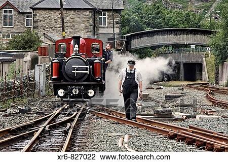 Locomotora a vapor en un pueblo de Gales, Reino Unido., Steam locomotive in a village in Wales, UK. View Large Photo Image Stock Image - Locomotora a vapor en un pueblo de Gales, Reino Unido., Steam locomotive in a village in Wales, UK.. Fotosearch