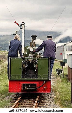 Locomotora a vapor en un pueblo de Gales, Reino Unido., Steam locomotive in a village in Wales, UK. View Large Photo Image Stock Photography - Locomotora a vapor en un pueblo de Gales, Reino Unido., Steam locomotive in a village in Wales, UK.. Fotosearch