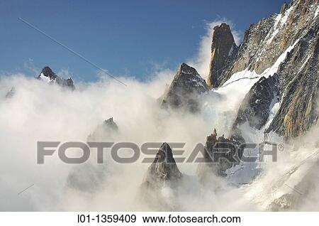 Stock Photo - Macizo del Mont Blanc, Alpes Francia/Italia. Fotosearch
