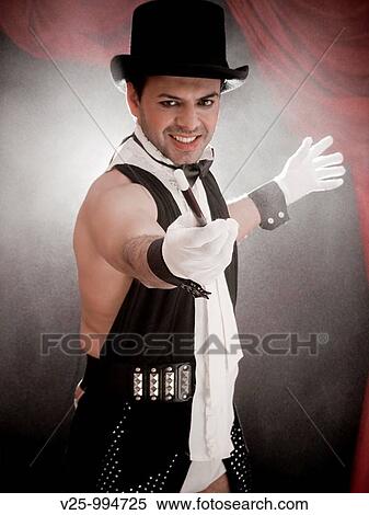 Stock Photography - Mago actuando en el circo. Fotosearch