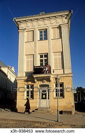 Stock Image - maison Barclay, place de l? Hotel de Ville, Tartu, Estonie, pays balte, europe du nord. Fotosearch