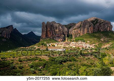 Mallos De Ag? ero, Huesca province, Arag? n, Spain, Europe. View Large Photo Image Stock Photography - Mallos De Ag? ero, Huesca province, Arag? n, Spain, Europe.. Fotosearch