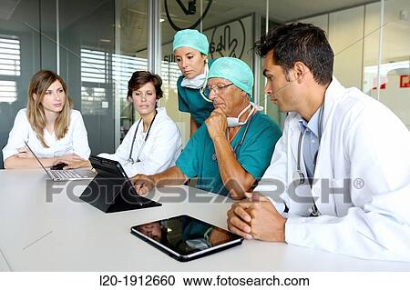 Stock Image - medical meeting, clinical session, Onkologikoa Hospital, Oncology Institute, Case Center for prevention, diagnosis and treatment of cancer, Donostia, San Sebastian, Gipuzkoa, Basque Country, Spain. Fotosearch