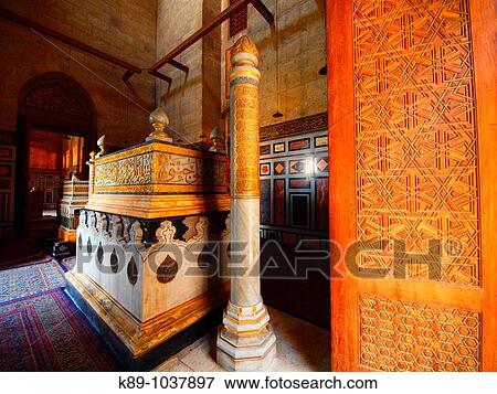Mezquita Mausoleo Hassan, El Cairo, Egipto View Large Photo Image Stock Photo - Mezquita Mausoleo Hassan, El Cairo, Egipto. Fotosearch