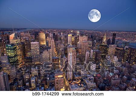 Stock Photo - MIDTOWN SKYLINE MANHATTAN NEW YORK CITY USA. Fotosearch