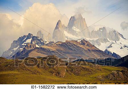 Stock Image - Monte Fitz Roy y Aguja Poincenot, Parque Nacional de los Glaciares, Argentina. Fotosearch