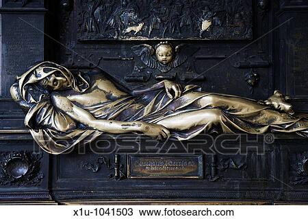 Monument Commemorating Everard t? Serclaes Grand Place Brussels Belgium View Large Photo Image Stock Image - Monument Commemorating Everard t? Serclaes Grand Place Brussels Belgium. Fotosearch