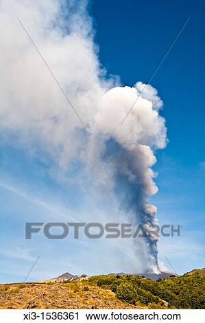 Stock Image - Mount Etna erupting on 8th September 2011, Sicily, Italy. Fotosearch