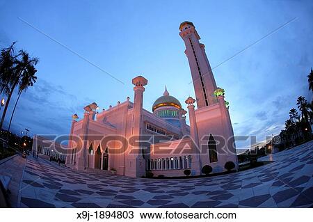 Stock Image - Mssjid Sultan Omar Ali Saifuddin Mosque, Bandar Seri Begawan, Brunei, borneo, asia. Fotosearch