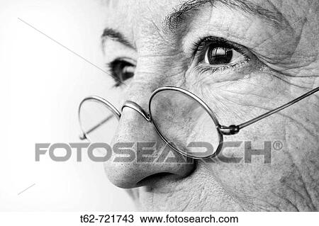Mujer con arrugas en el rostro. View Large Photo Image Stock Image - Mujer con arrugas en el rostro.. Fotosearch